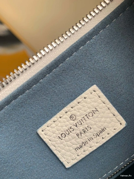 VUITTON BEAUBOURG LOUIS MM HOBO 0109